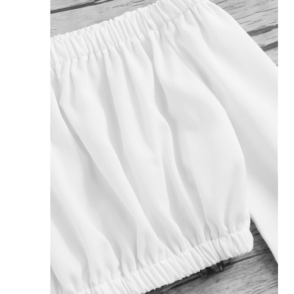 🆕White long sleeve off shoulder crop top - Picture 2 of 2